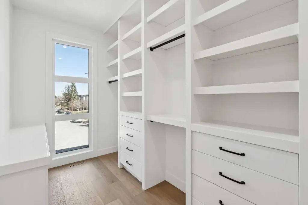 645 36 Street SW Calgary AB T3C 1R1