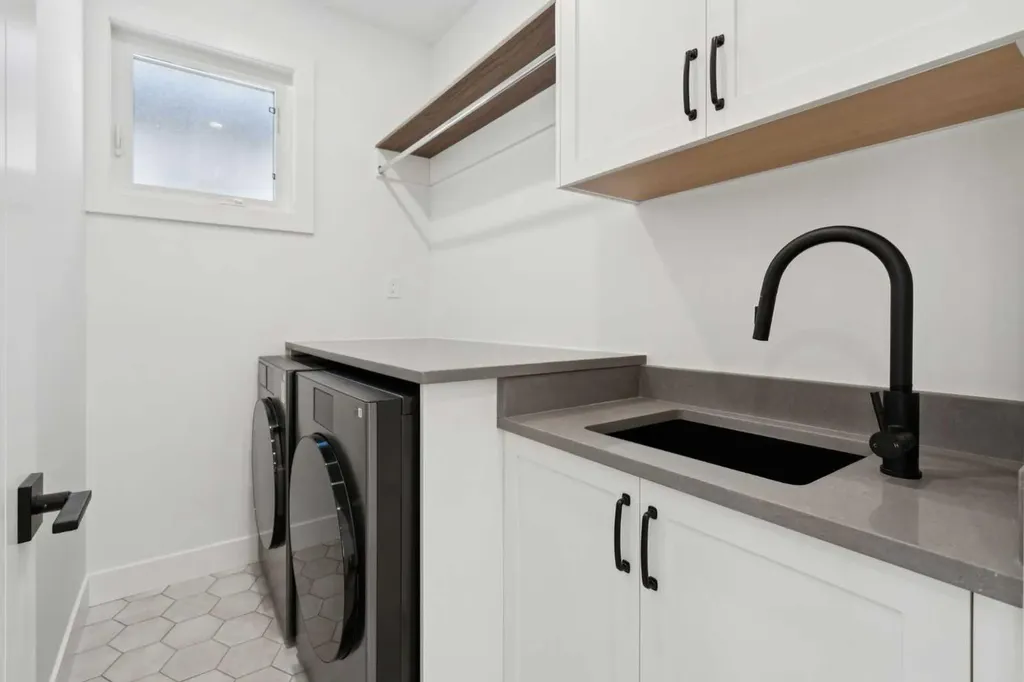 645 36 Street SW Calgary AB T3C 1R1