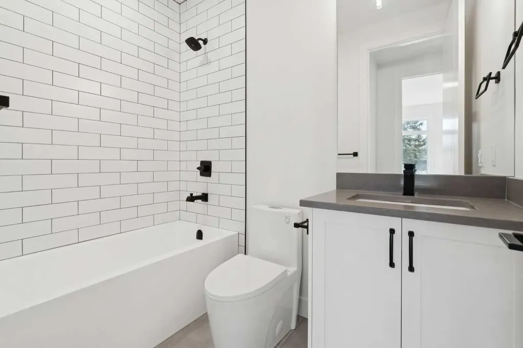 645 36 Street SW Calgary AB T3C 1R1