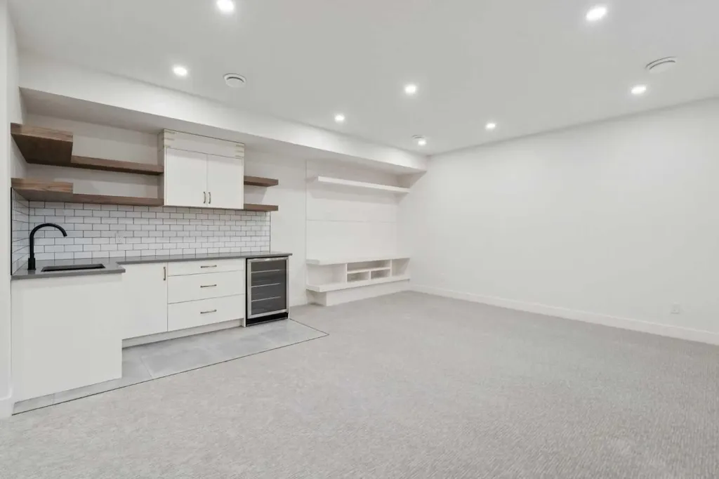 645 36 Street SW Calgary AB T3C 1R1