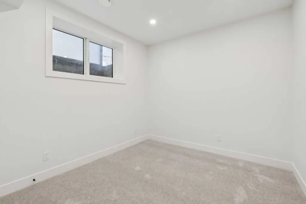 645 36 Street SW Calgary AB T3C 1R1