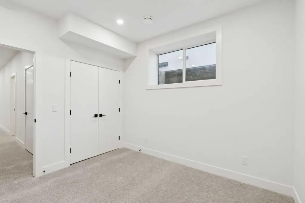 645 36 Street SW Calgary AB T3C 1R1