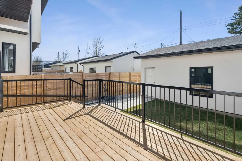 645 36 Street SW Calgary AB T3C 1R1