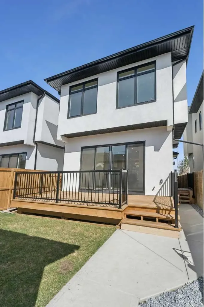 645 36 Street SW Calgary AB T3C 1R1