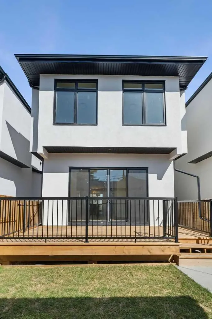 645 36 Street SW Calgary AB T3C 1R1