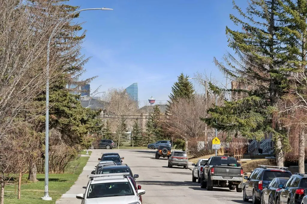 645 36 Street SW Calgary AB T3C 1R1