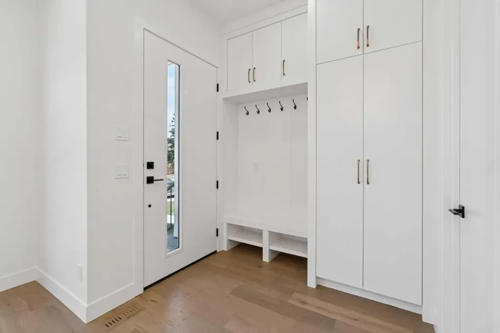 645 36 Street SW Calgary AB T3C 1R1