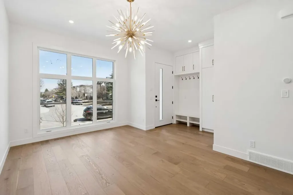 645 36 Street SW Calgary AB T3C 1R1