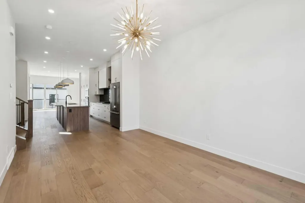 645 36 Street SW Calgary AB T3C 1R1