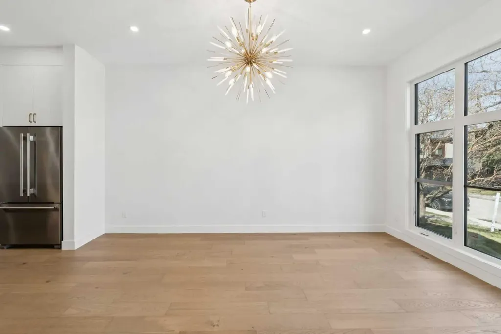 645 36 Street SW Calgary AB T3C 1R1