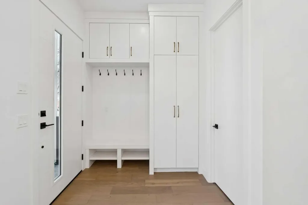 645 36 Street SW Calgary AB T3C 1R1
