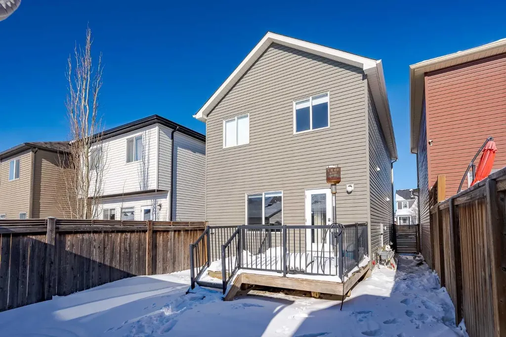29 Evansridge Circle NW Calgary AB T3P 0H9