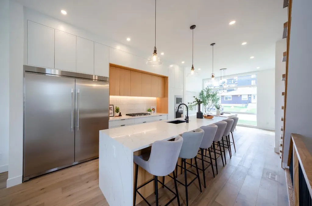 2026 36 Street SW Calgary AB T3E 2Z1