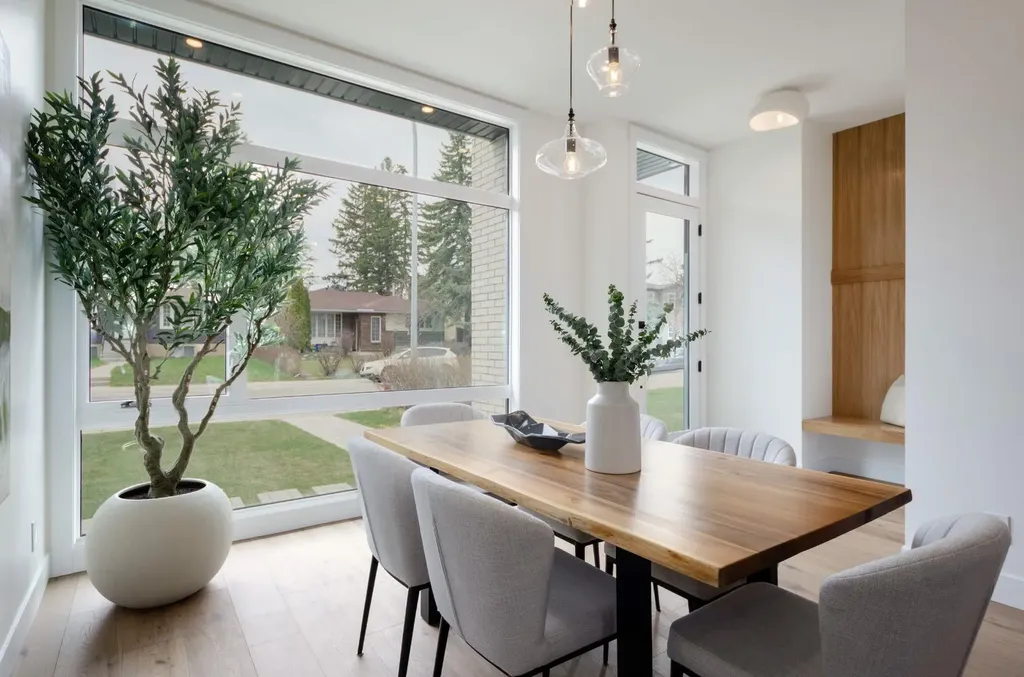 2026 36 Street SW Calgary AB T3E 2Z1