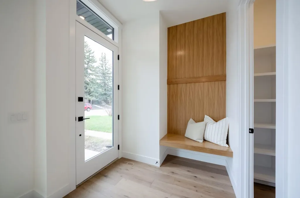 2026 36 Street SW Calgary AB T3E 2Z1