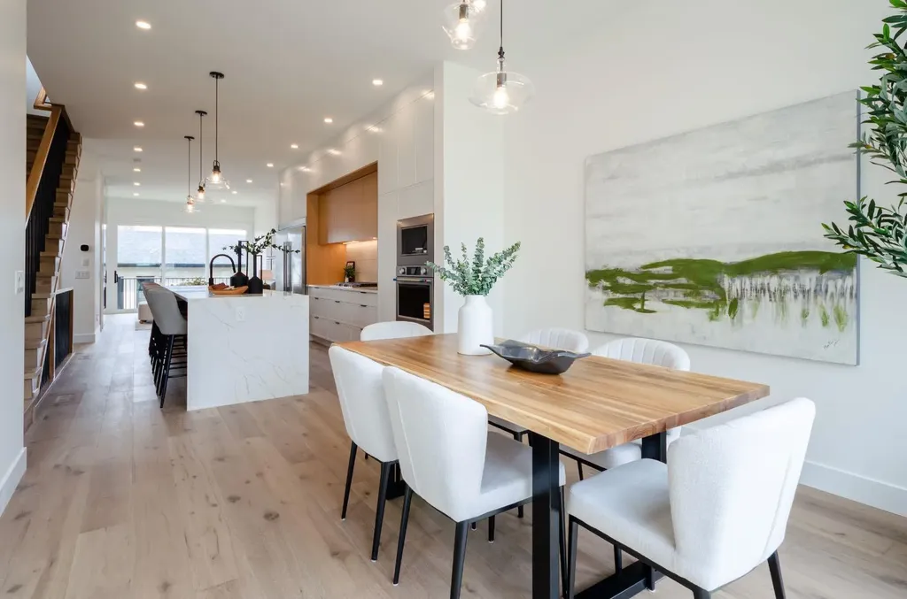 2026 36 Street SW Calgary AB T3E 2Z1