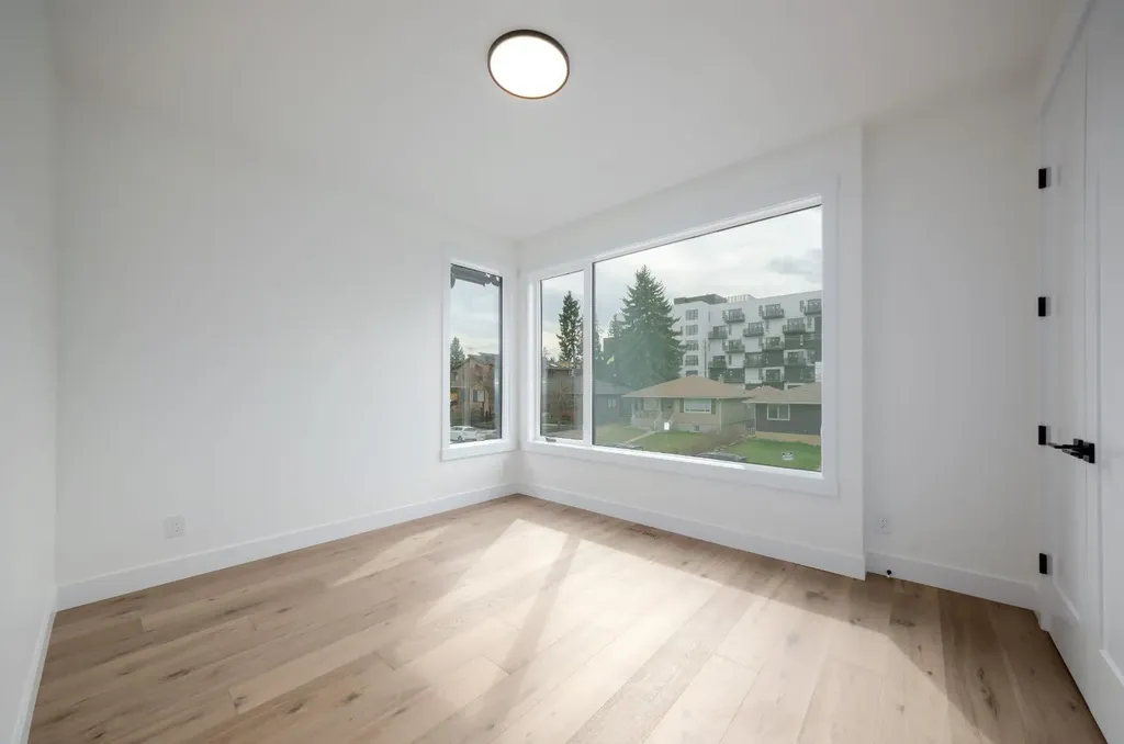 2026 36 Street SW Calgary AB T3E 2Z1