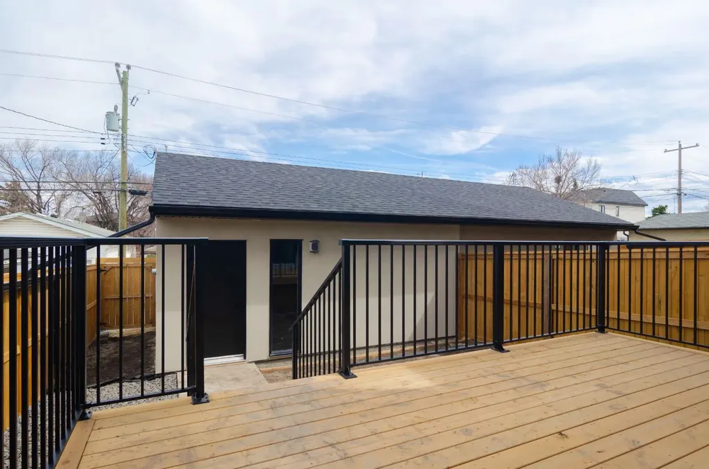 2026 36 Street SW Calgary AB T3E 2Z1