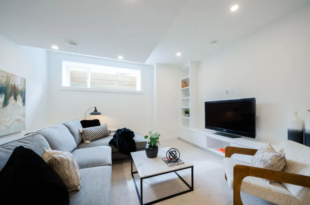 2026 36 Street SW Calgary AB T3E 2Z1