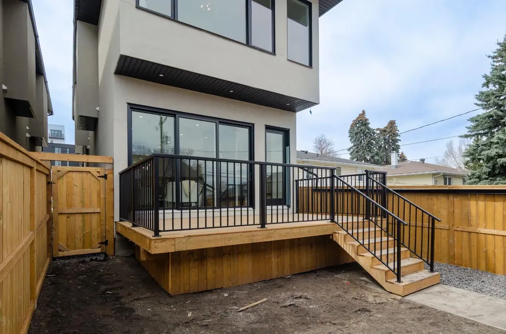 2026 36 Street SW Calgary AB T3E 2Z1