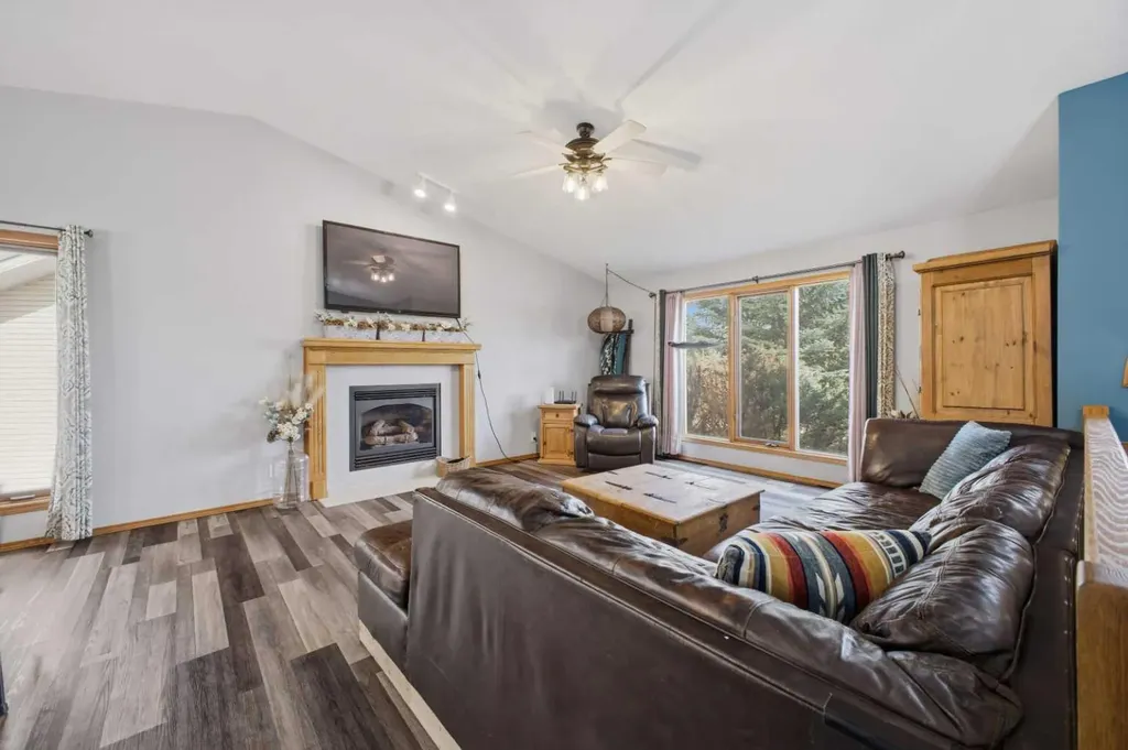 14 Windsor Crescent Penhold AB T0M1R0