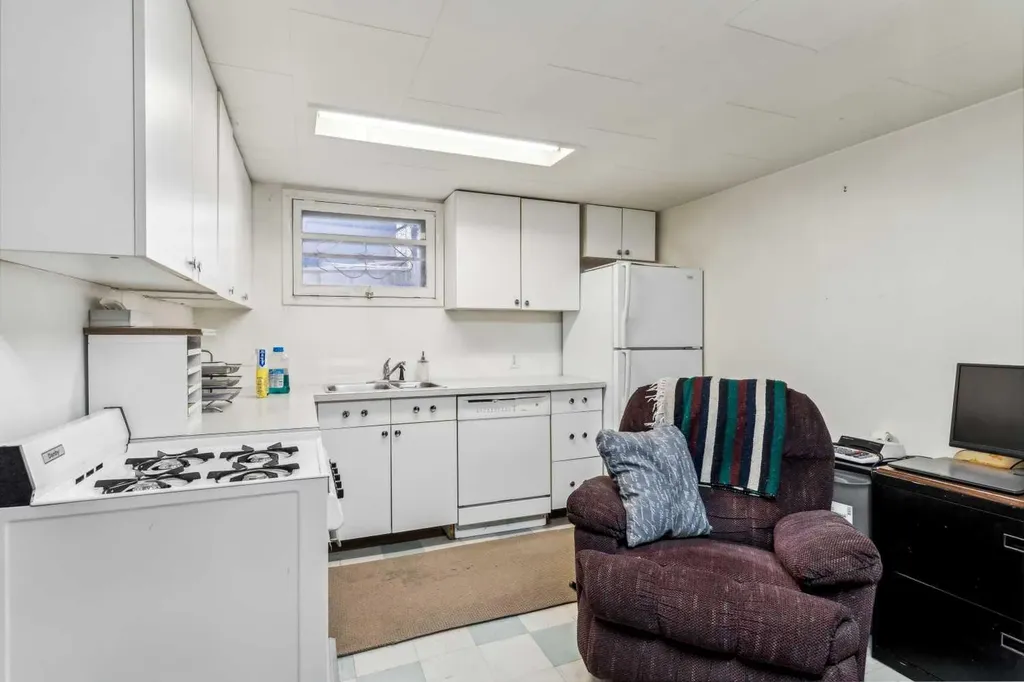 2029 Mountview Crescent NE Calgary AB T2E 5N4
