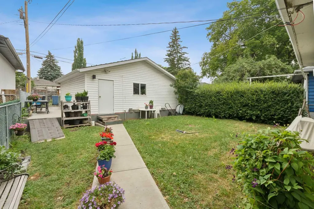 2029 Mountview Crescent NE Calgary AB T2E 5N4