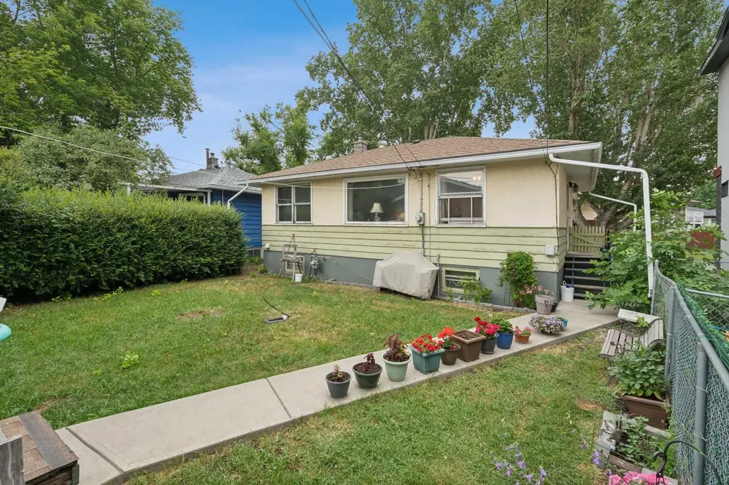 2029 Mountview Crescent NE Calgary AB T2E 5N4