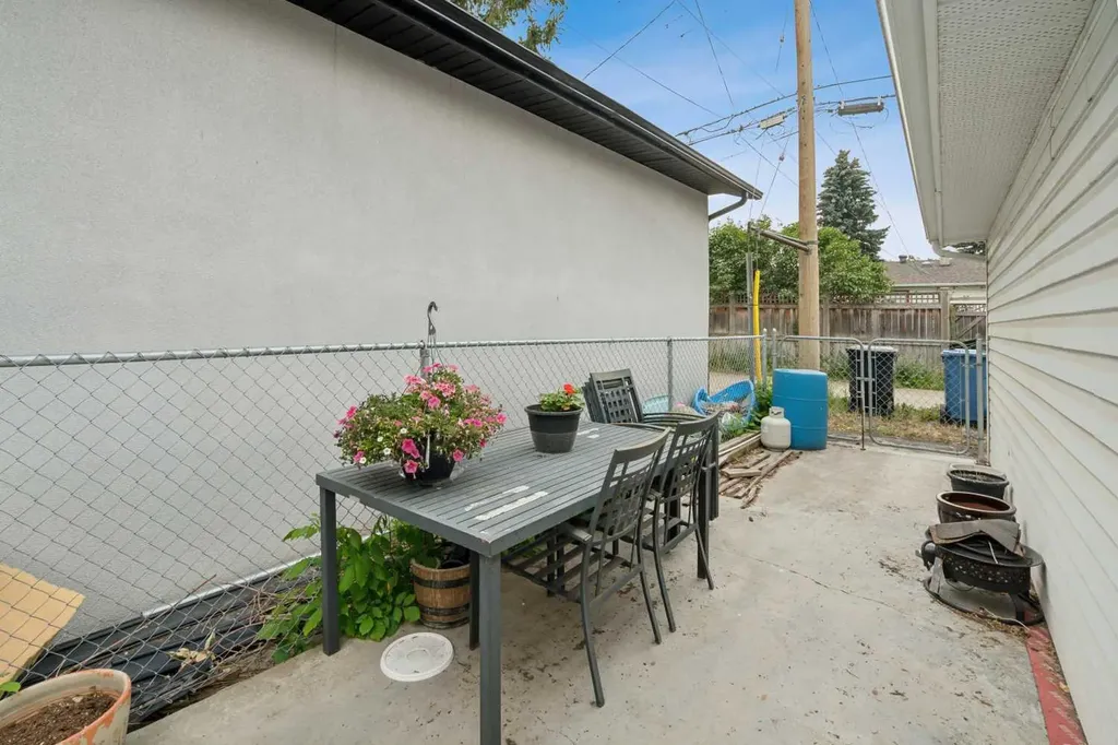 2029 Mountview Crescent NE Calgary AB T2E 5N4