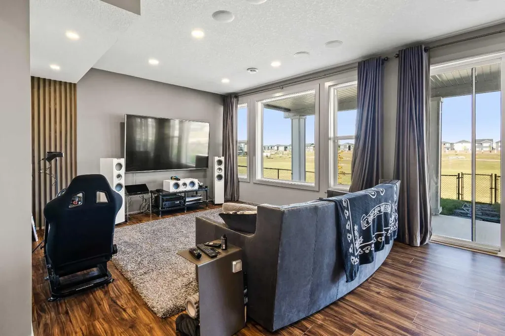 52 Evansfield Manor NW Calgary AB T3P 1J9