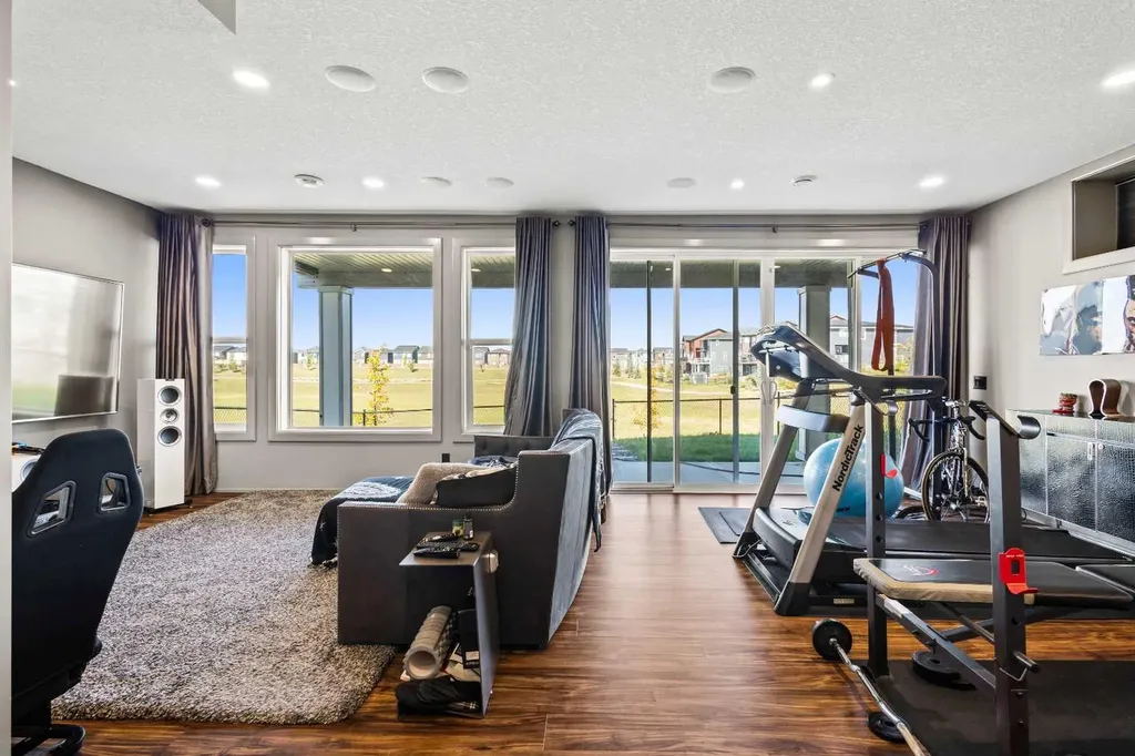 52 Evansfield Manor NW Calgary AB T3P 1J9