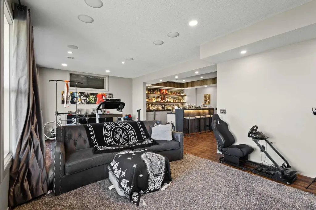 52 Evansfield Manor NW Calgary AB T3P 1J9