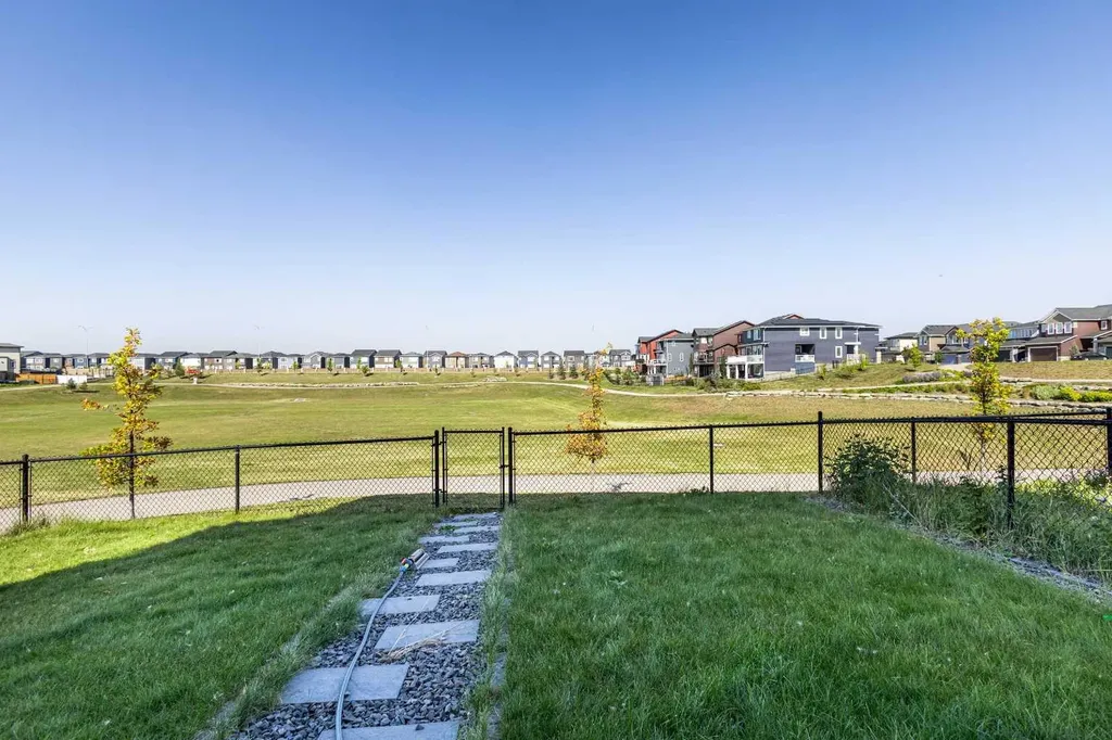 52 Evansfield Manor NW Calgary AB T3P 1J9