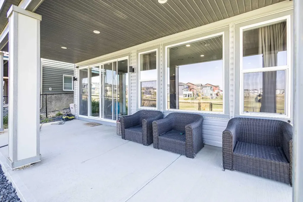 52 Evansfield Manor NW Calgary AB T3P 1J9