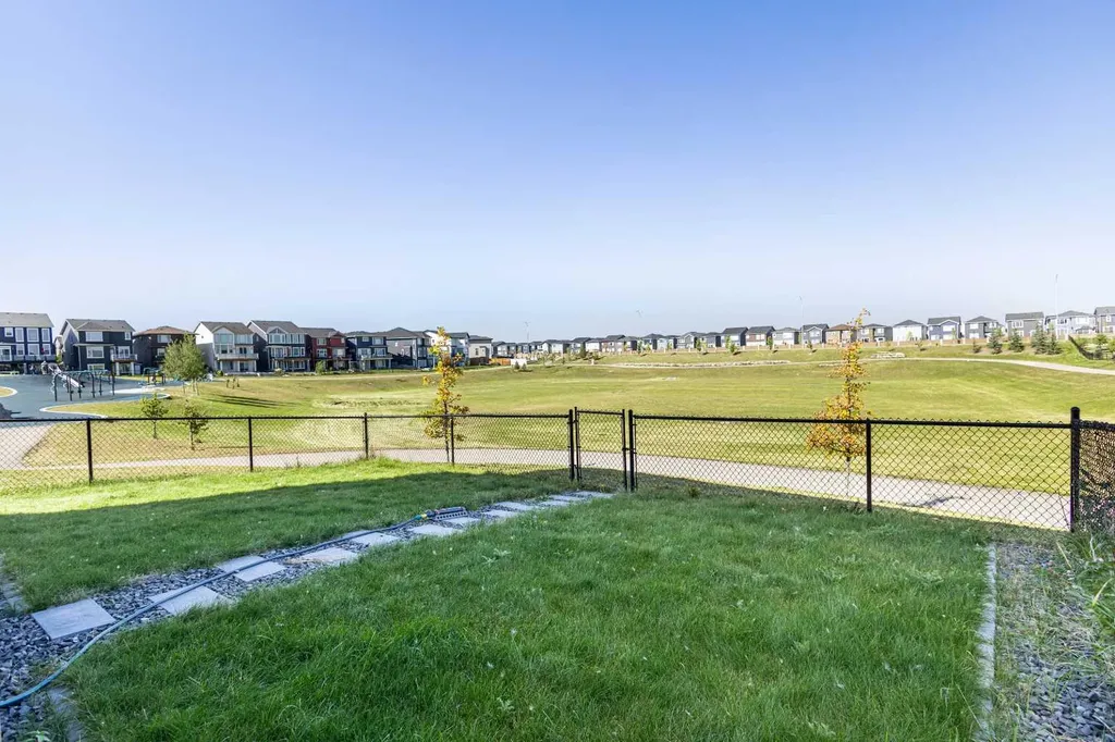 52 Evansfield Manor NW Calgary AB T3P 1J9