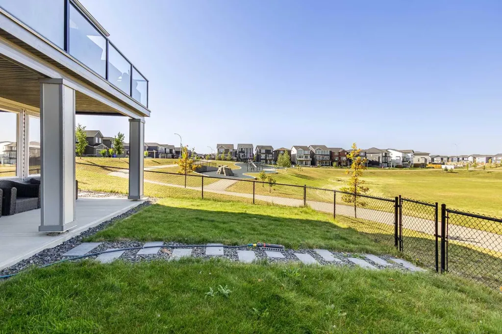 52 Evansfield Manor NW Calgary AB T3P 1J9