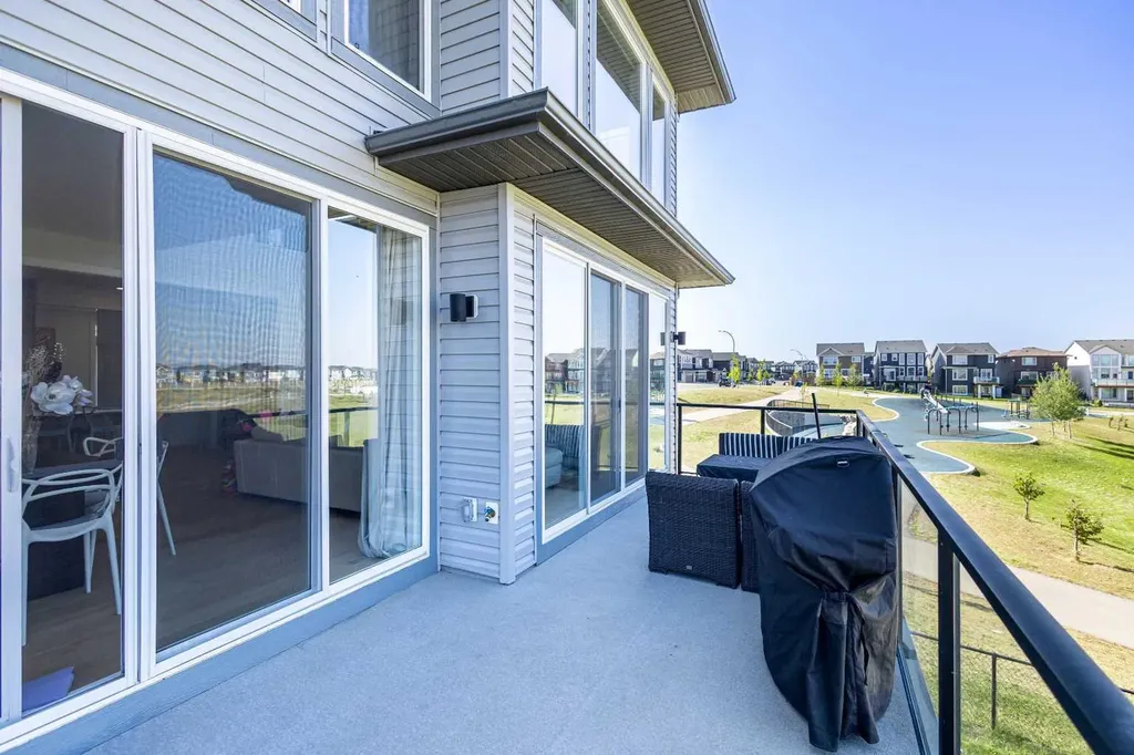 52 Evansfield Manor NW Calgary AB T3P 1J9
