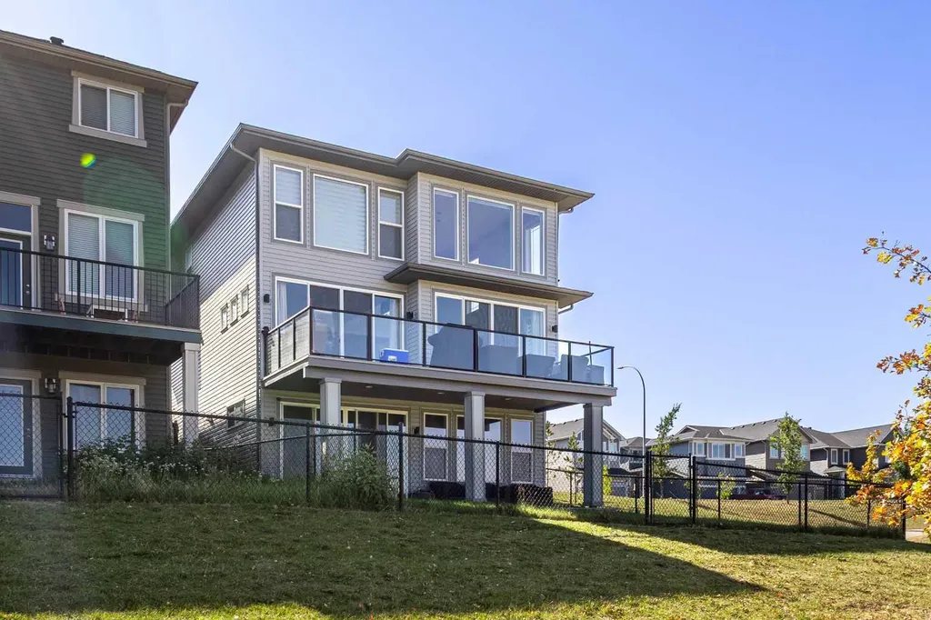 52 Evansfield Manor NW Calgary AB T3P 1J9