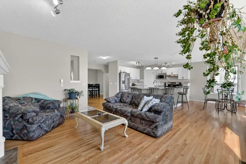 99 Evansmeade Crescent NW Calgary AB T3P 1B9