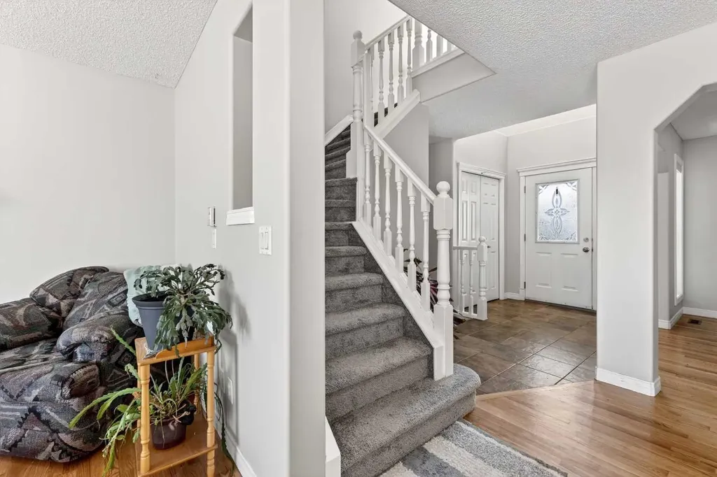 99 Evansmeade Crescent NW Calgary AB T3P 1B9