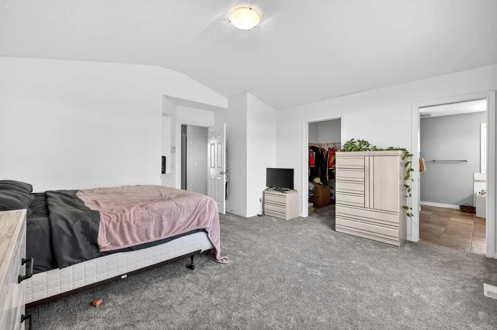 99 Evansmeade Crescent NW Calgary AB T3P 1B9