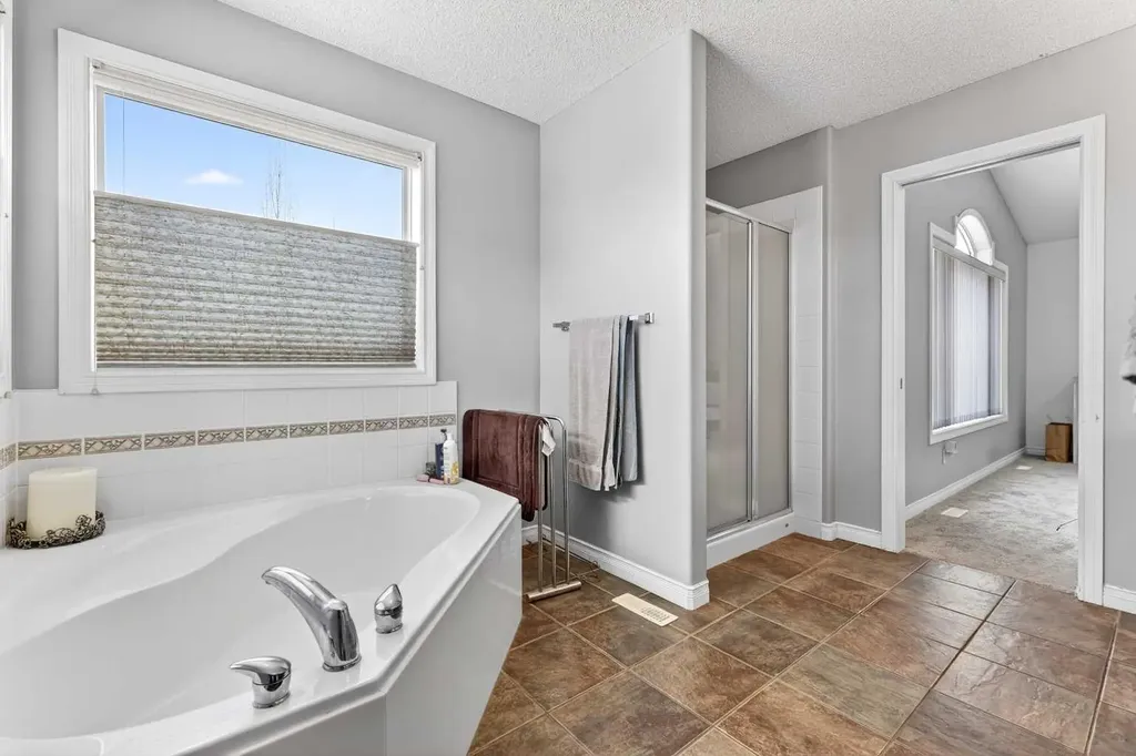 99 Evansmeade Crescent NW Calgary AB T3P 1B9