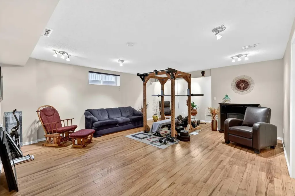 99 Evansmeade Crescent NW Calgary AB T3P 1B9