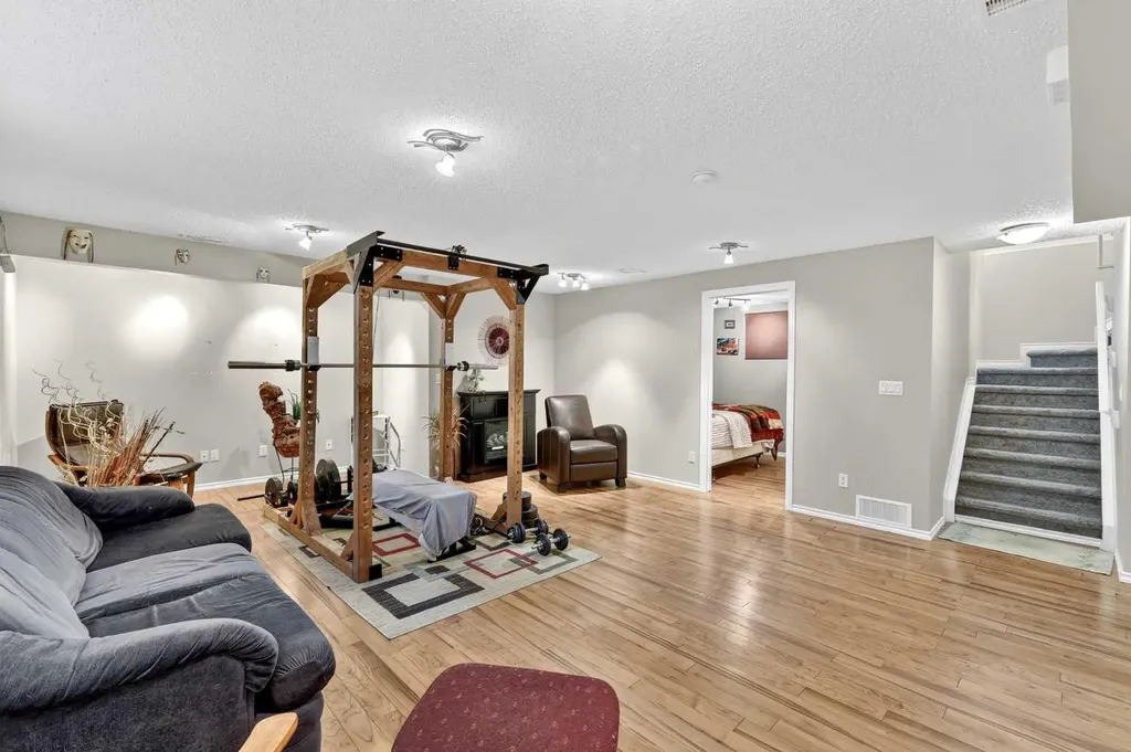 99 Evansmeade Crescent NW Calgary AB T3P 1B9