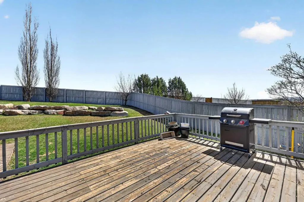 99 Evansmeade Crescent NW Calgary AB T3P 1B9