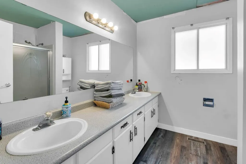 549 Rundleville Place NE Calgary AB T1Y2T5