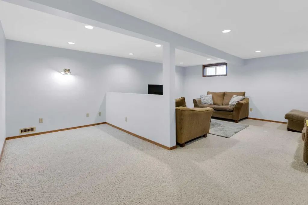 549 Rundleville Place NE Calgary AB T1Y2T5