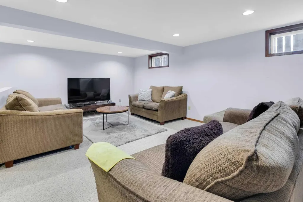 549 Rundleville Place NE Calgary AB T1Y2T5