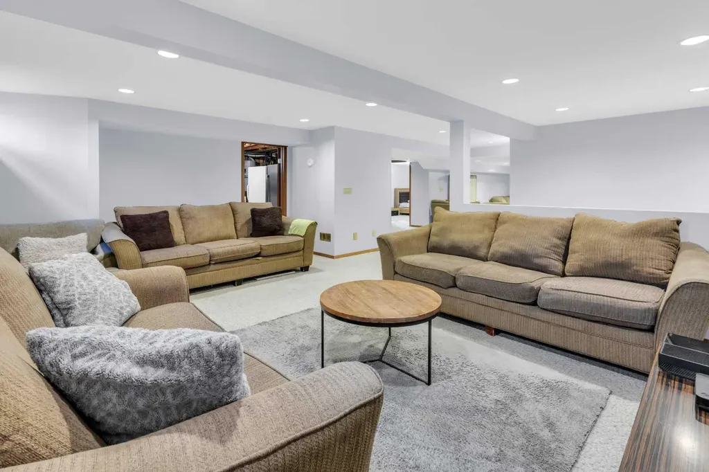 549 Rundleville Place NE Calgary AB T1Y2T5