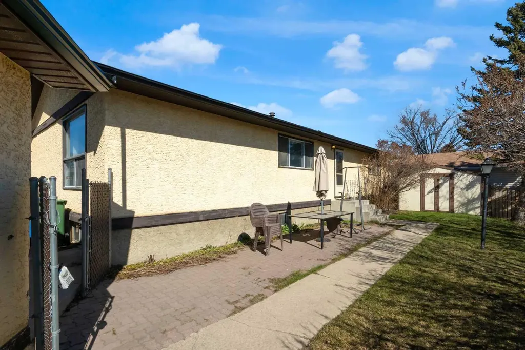 549 Rundleville Place NE Calgary AB T1Y2T5